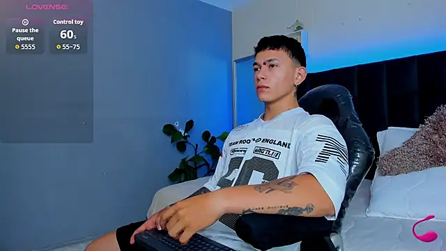 Snapshot of Thomas_moon chatting on November 6, 10:30 am Thomas moon online show from November 6, 10:30 am