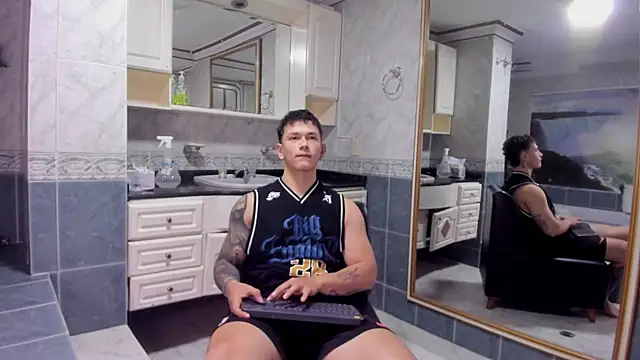 Snapshot of Thomas_moon chatting on September 18, 12:30 pm Thomas moon online show from September 18, 12:30 pm