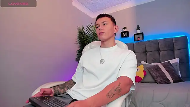 Thomas moon online show from April 28, 1:26 pm