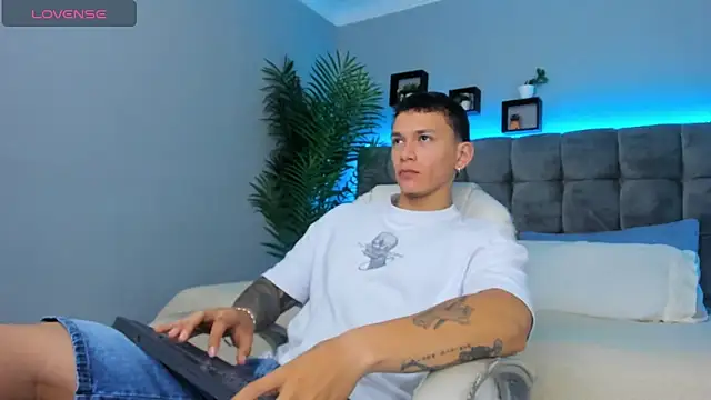 Thomas moon online show from March 6, 1:28 pm