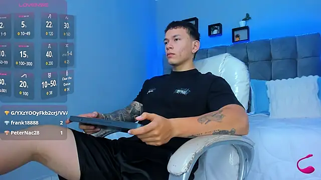 Snapshot of Thomas_moon chatting on December 20, 10:29 am Thomas moon online show from December 20, 10:29 am