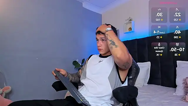 Snapshot of Thomas_moon chatting on November 4, 11:25 am Thomas moon online show from November 4, 11:25 am