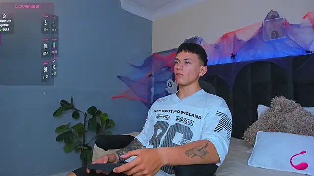 Snapshot of Thomas_moon chatting on October 23, 12:48 pm Thomas moon online show from October 23, 12:48 pm