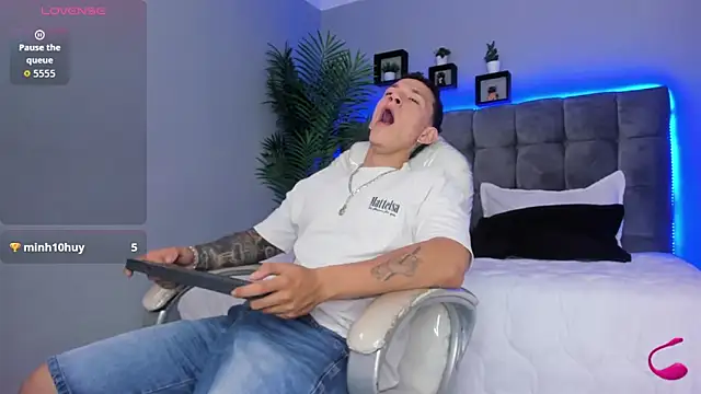 Thomas moon online show from April 3, 2:12 pm