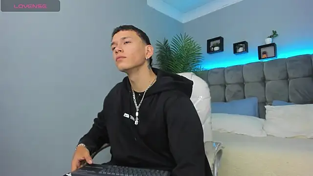 Thomas moon online show from March 3, 1:18 pm