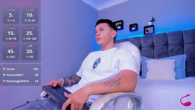 Snapshot of Thomas_moon chatting on January 6, 12:42 pm Thomas moon online show from January 6, 12:42 pm