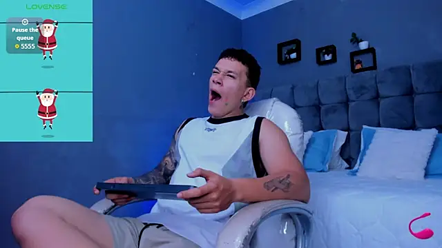 Snapshot of Thomas_moon chatting on November 12, 11:14 am Thomas moon online show from November 12, 11:14 am