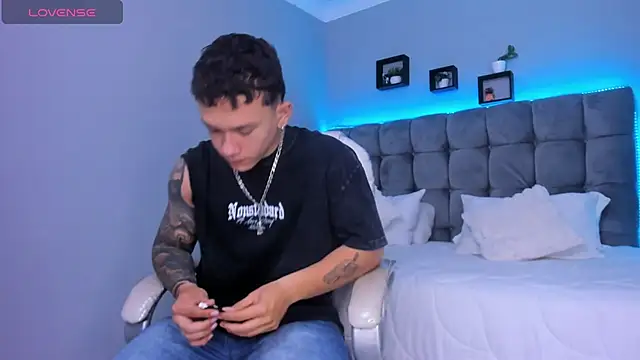 Snapshot of Thomas_moon chatting on January 19, 11:58 am Thomas moon online show from January 19, 11:58 am