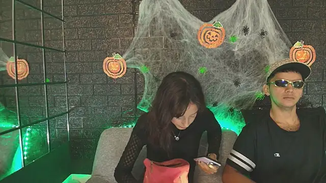 HellAndDante  online show from October 21, 11:48 pm