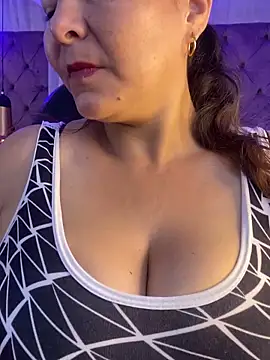 Snapshot of Sussan__ chatting on November 25, 11:43 am Sussan online show from November 25, 11:43 am