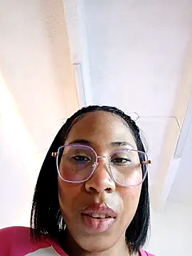 Elowen Clark online show from January 9, 8:05 pm