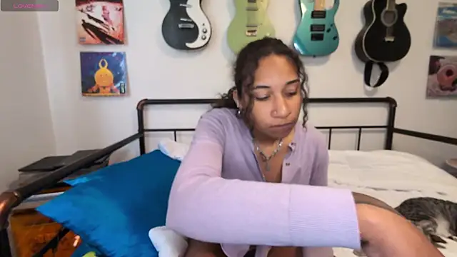 onlystrings online show from April 7, 8:54 pm