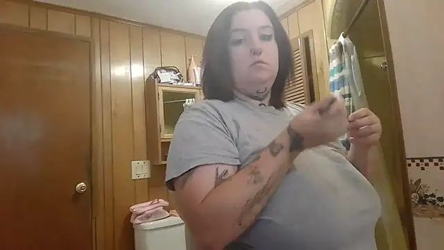 vanessraine online show from September 10, 8:30 pm