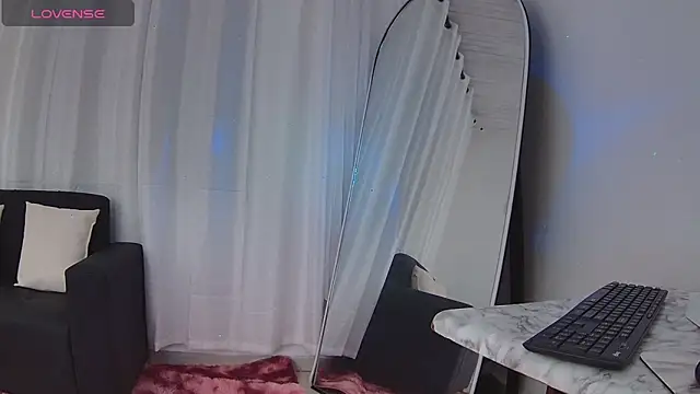 Snapshot of penelope_hearth08 chatting on October 16, 11:07 am penelope hearth08 online show from October 16, 11:07 am