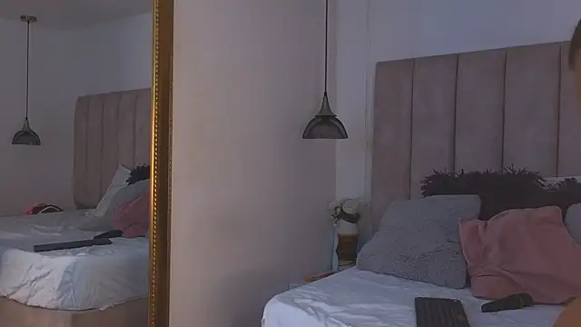 arianaa miller  online show from September 27, 8:04 pm