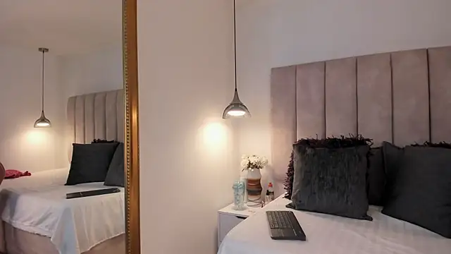 arianaa miller  online show from November 16, 8:13 pm