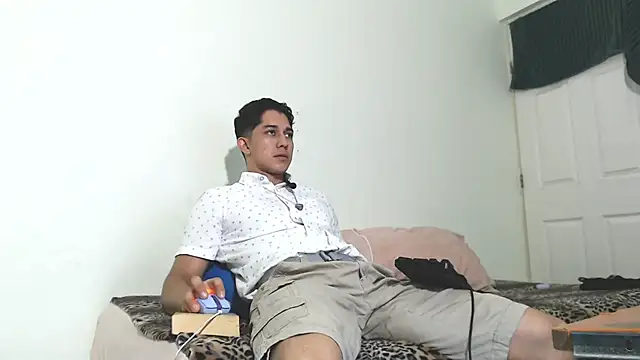 Snapshot of Penelope77 chatting on October 26, 5:19 am Penelope77 online show from October 26, 5:19 am