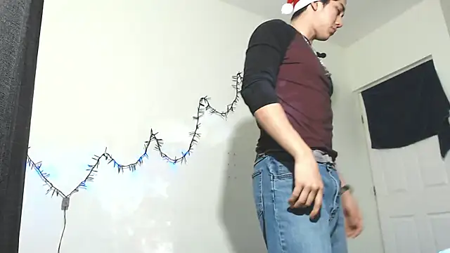 Snapshot of Penelope77 chatting on December 18, 5:23 am Penelope77 online show from December 18, 5:23 am