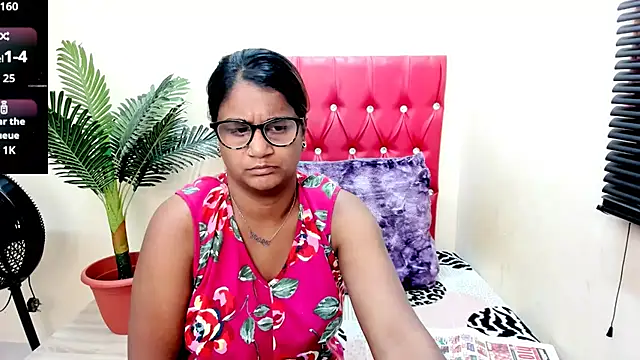 Snapshot of Strawberry_Lips chatting on October 8, 4:36 am Strawberry Lips online show from October 8, 4:36 am
