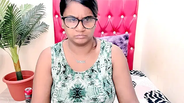 Snapshot of Strawberry_Lips chatting on October 10, 4:35 am Strawberry Lips online show from October 10, 4:35 am