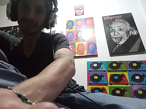 githot online show from November 29, 8:25 am