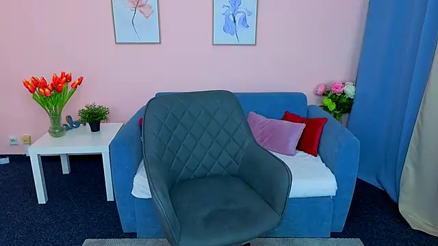 Snapshot of EllaSteele chatting on October 9, 1:55 pm EllaSteele online show from October 9, 1:55 pm