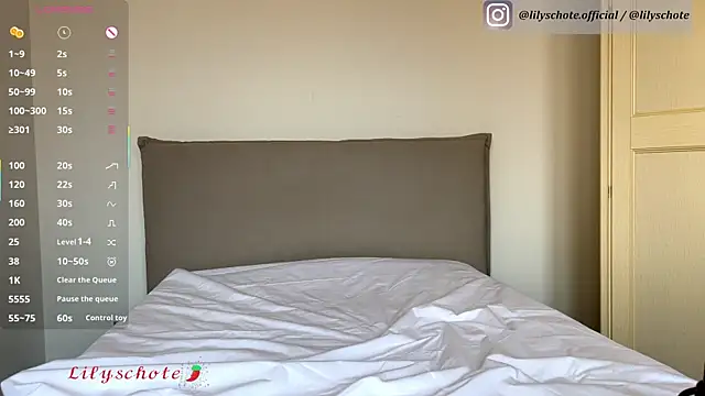 lilyofficial online show from March 29, 1:13 pm