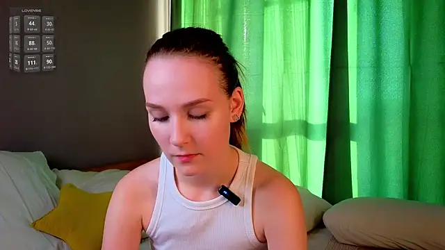 Snapshot of QueenieHathaway chatting on September 23, 1:23 am QueenieHathaway online show from September 23, 1:23 am
