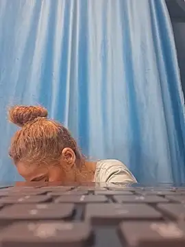 Snapshot of aellabeyonce chatting on November 28, 10:26 am aellabeyonce online show from November 28, 10:26 am