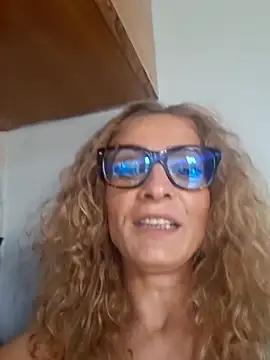 Snapshot of aellabeyonce chatting on June 11, 4:59 pm aellabeyonce online show from June 11, 4:59 pm