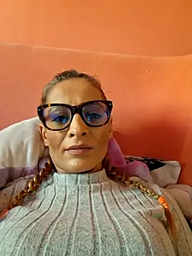 Snapshot of aellabeyonce chatting on October 30, 12:14 pm aellabeyonce online show from October 30, 12:14 pm