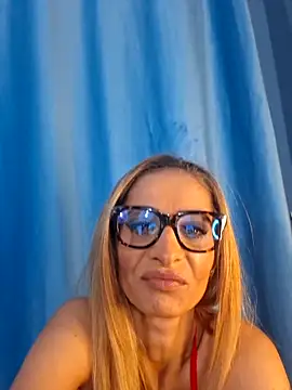 Snapshot of aellabeyonce chatting on October 25, 11:42 am aellabeyonce online show from October 25, 11:42 am