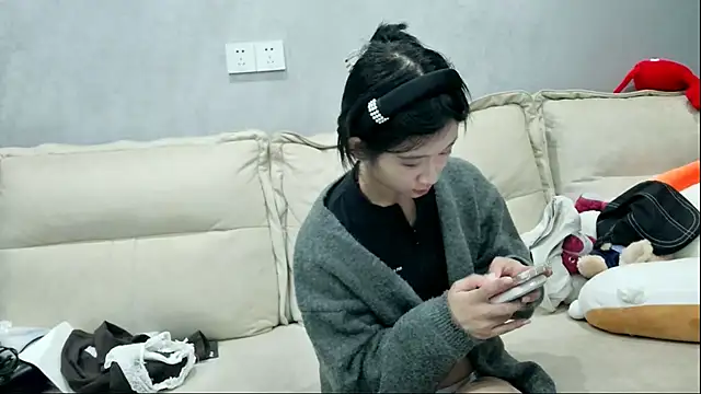 xiaoLI-2025 online show from November 2, 2:11 pm