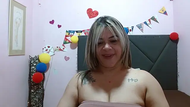 pamela echeverria online show from July 10, 11:10 am