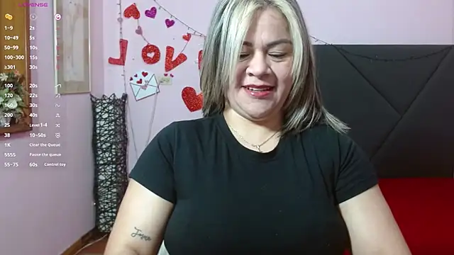 pamela echeverria online show from June 1, 11:10 am