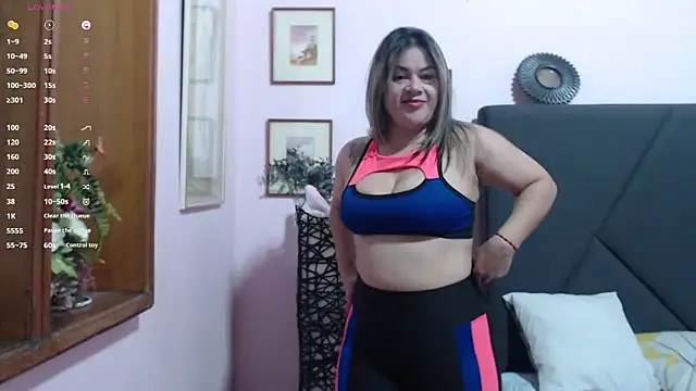 pamela echeverria online show from September 29, 10:33 am