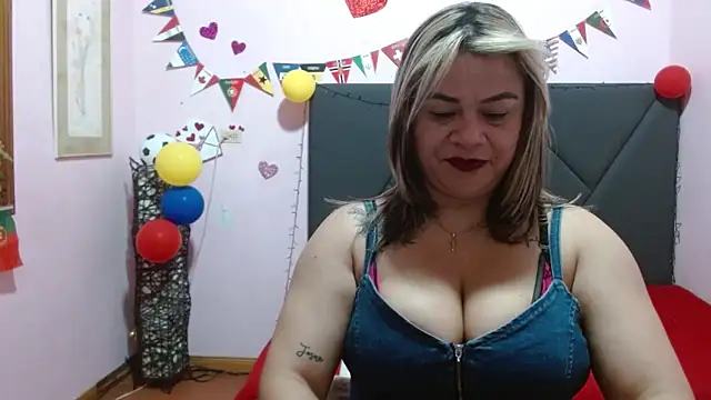 pamela echeverria online show from June 17, 11:09 am