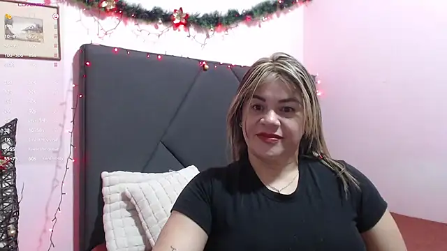 pamela echeverria online show from December 3, 10:25 am