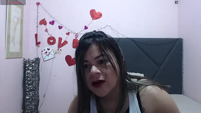 pamela echeverria online show from April 15, 11:16 am