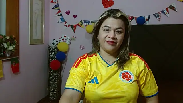 pamela echeverria online show from June 27, 11:38 am