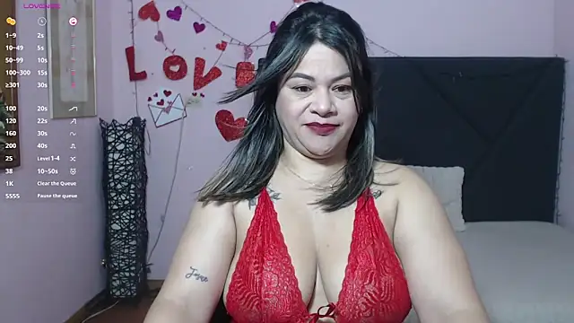 pamela echeverria online show from April 10, 11:28 am