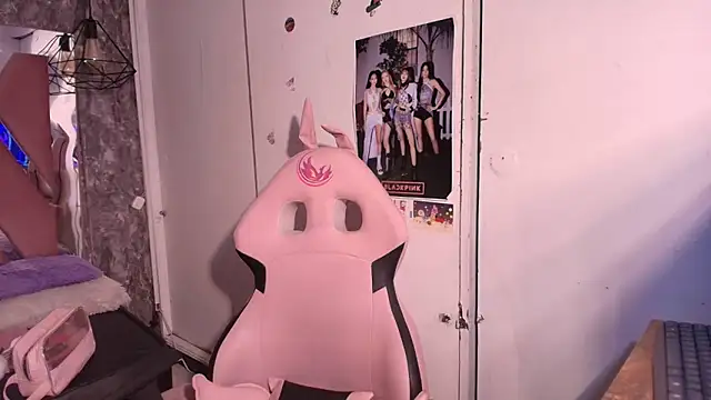 Snapshot of Terraelowen chatting on October 7, 11:44 am Terraelowen online show from October 7, 11:44 am