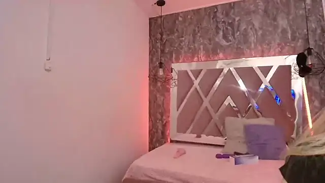 Snapshot of Terraelowen chatting on October 1, 11:47 am Terraelowen online show from October 1, 11:47 am