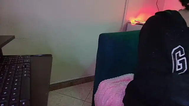 Snapshot of Terraelowen chatting on November 7, 11:48 am Terraelowen online show from November 7, 11:48 am