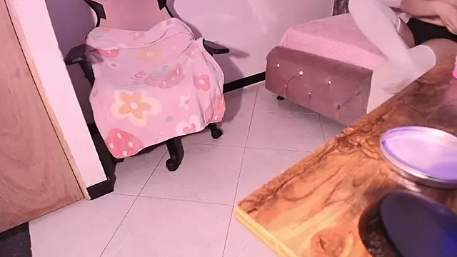 Snapshot of Terraelowen chatting on October 11, 11:00 am Terraelowen online show from October 11, 11:00 am