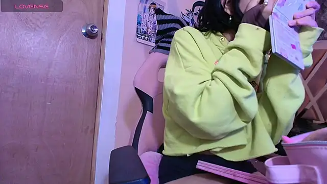 Snapshot of Terraelowen chatting on November 21, 11:42 am Terraelowen online show from November 21, 11:42 am