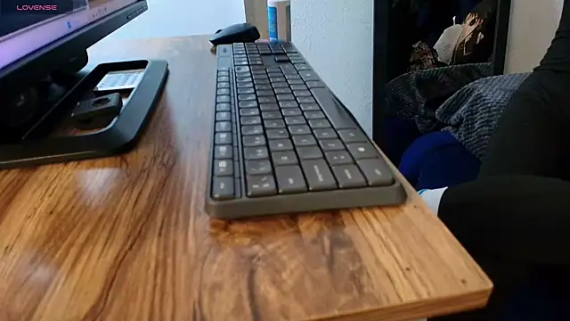 Snapshot of Terraelowen chatting on December 4, 11:31 am Terraelowen online show from December 4, 11:31 am