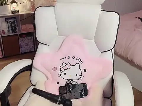 keelinnn19 online show from January 6, 8:13 pm