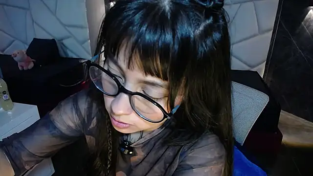 sophiaa 7 online show from March 2, 6:48 pm