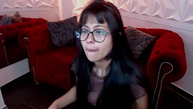 sophiaa 7 online show from February 5, 1:07 pm